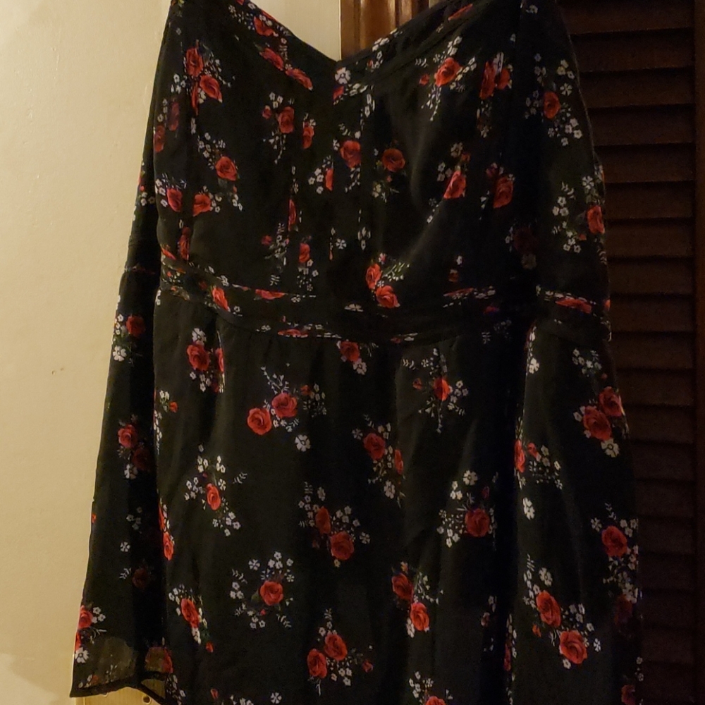 Torrid sz 2 black floral tank